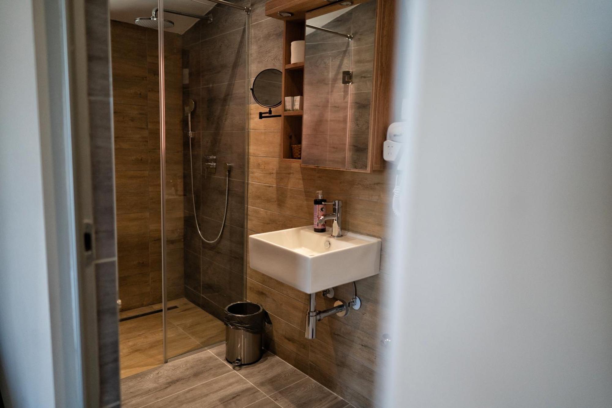 La Roue Otel Vrsac Dış mekan fotoğraf