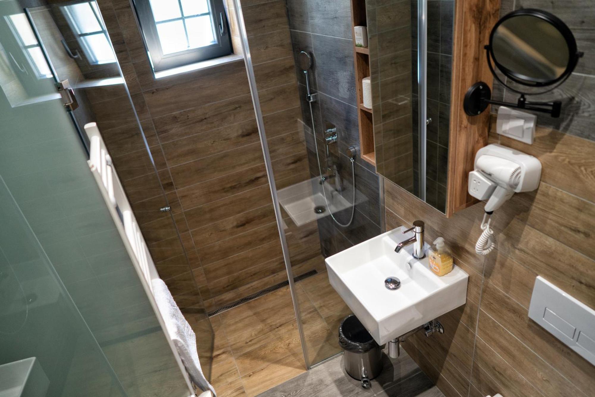 La Roue Otel Vrsac Dış mekan fotoğraf