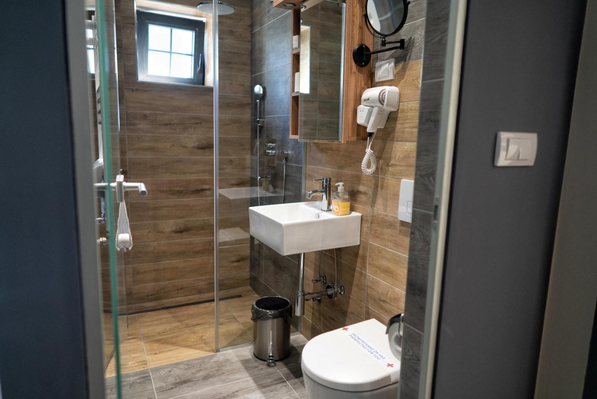La Roue Otel Vrsac Dış mekan fotoğraf