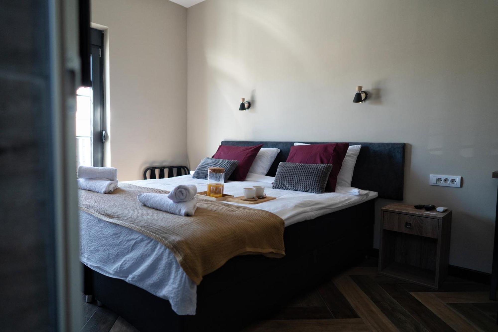 La Roue Otel Vrsac Oda fotoğraf