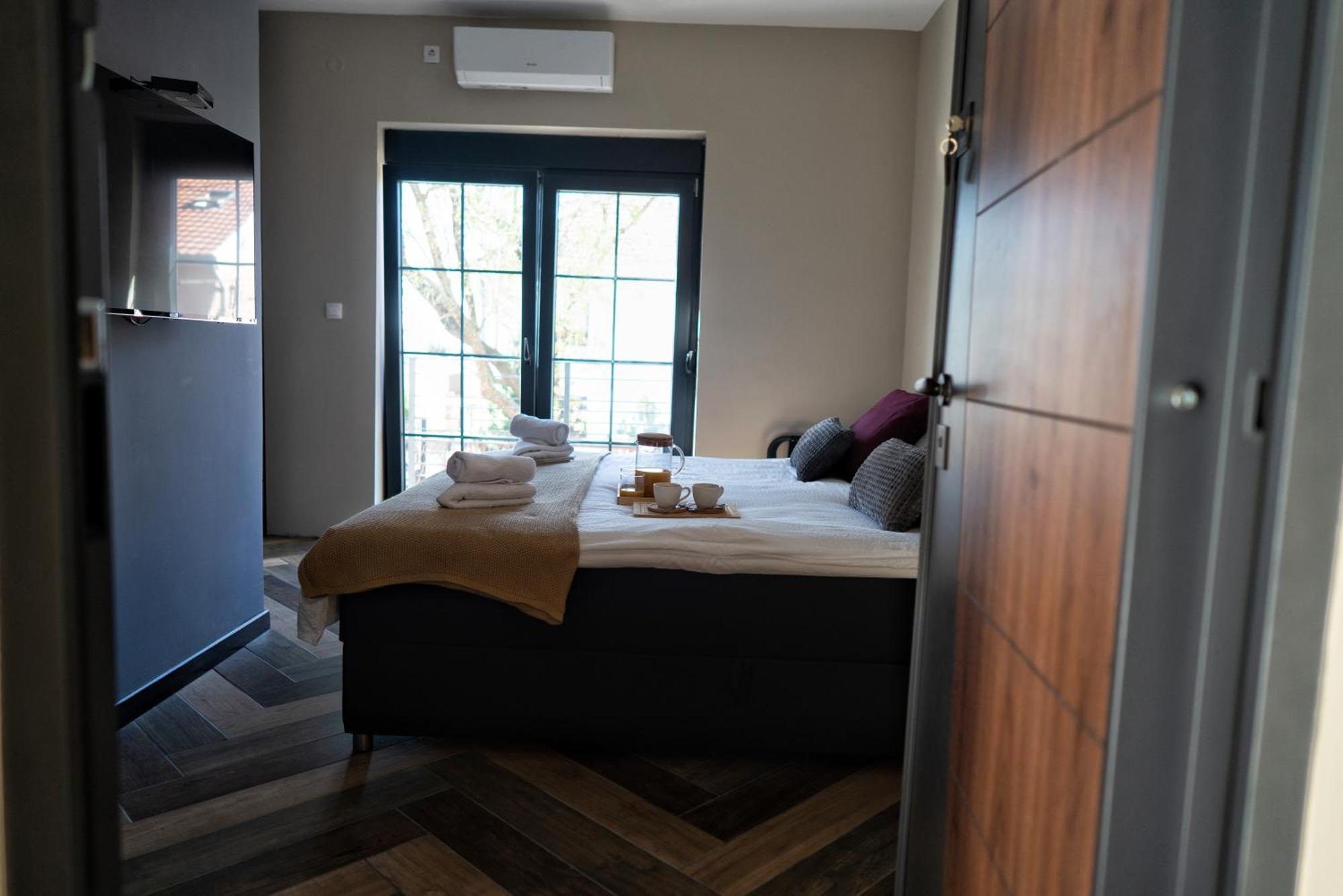 La Roue Otel Vrsac Dış mekan fotoğraf